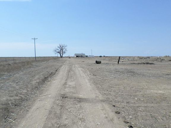 2nd image of 41824 Undercliff Rd