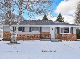 1010 W Sunset Ridge Dr, West Bend, WI 53090
