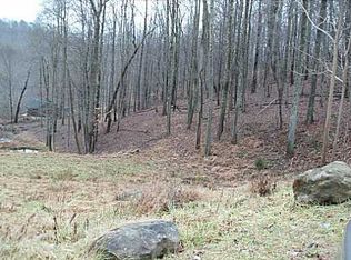 2 Twin Lakes Dr, Waterford, CT 06385