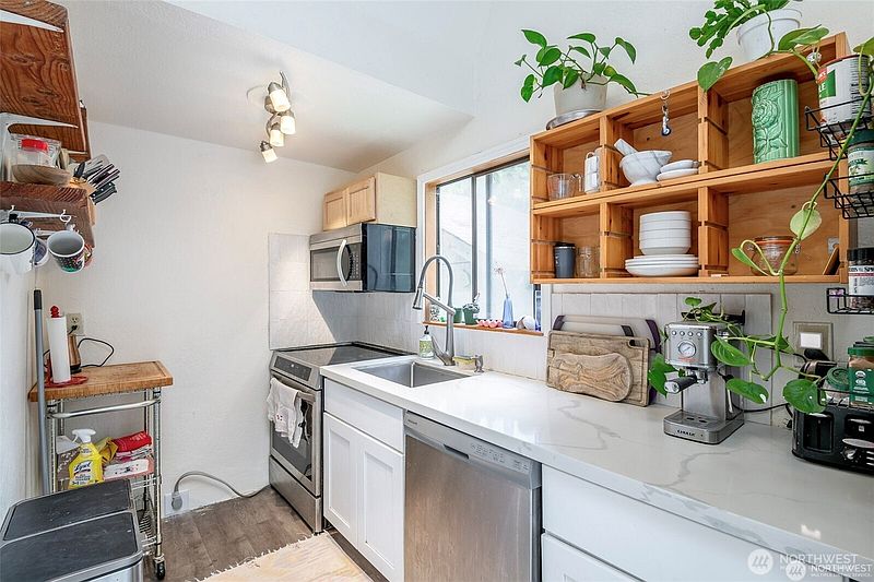 4th image of 406 E Madrona Drive
