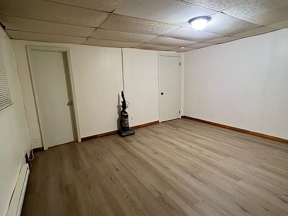 3rd image of 522 N Main St APT B