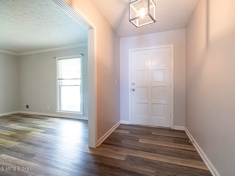 2901 Creekside Dr — Photo 4