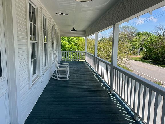 4th image of 618 Bayridge Rd