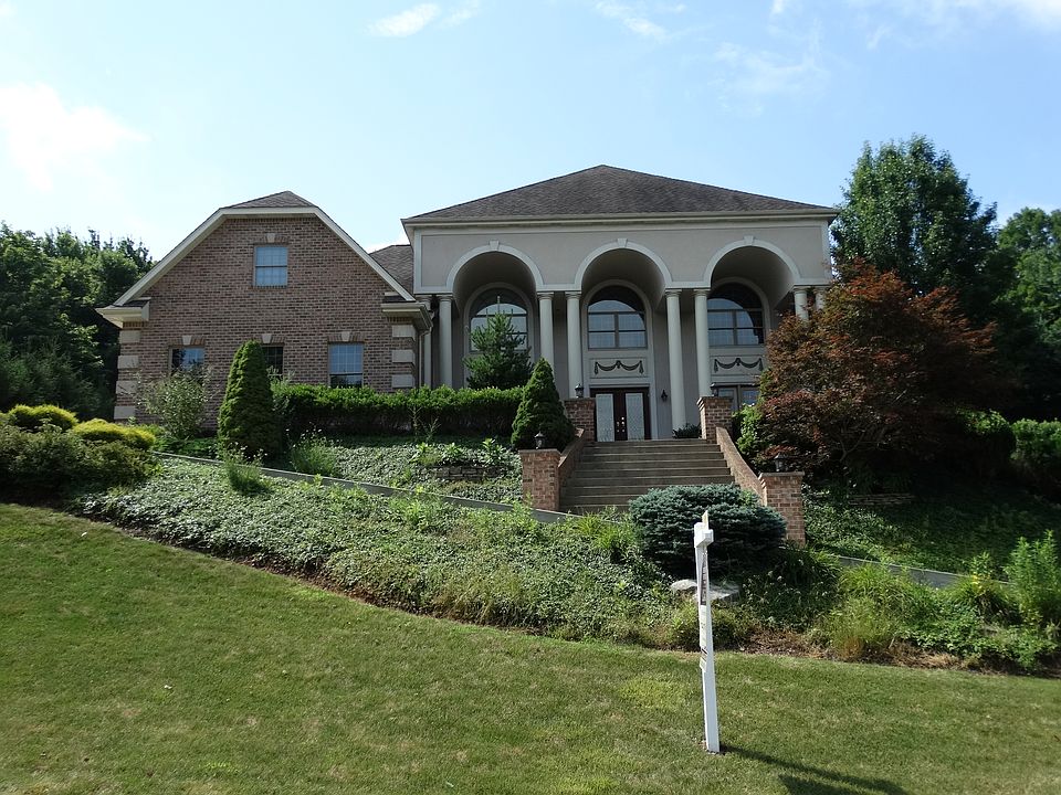 1st image of 1020 Hunt Club Ct