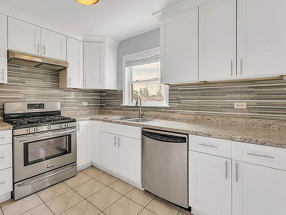 2nd image of 1400 Le Moyne Ct