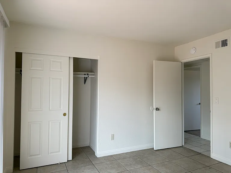 4933 Maiden Ln — Photo 8