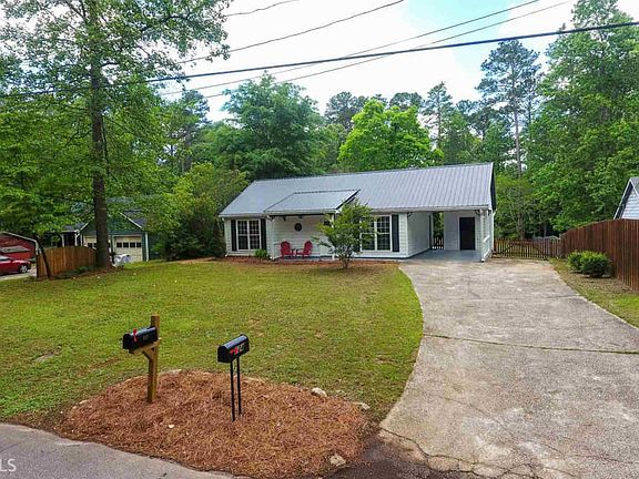 2nd image of 124 Hillcrest Dr