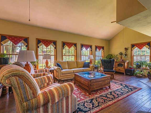 4th image of 22968 Sheri Ln