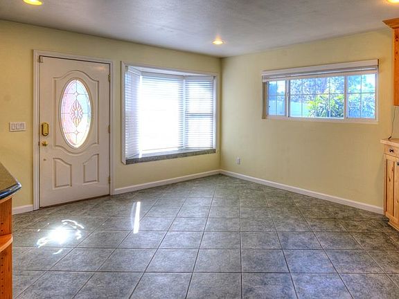 3rd image of 956 Gray Dr