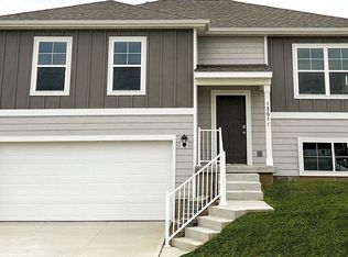 18487 Greenfield St, Omaha, NE 68136