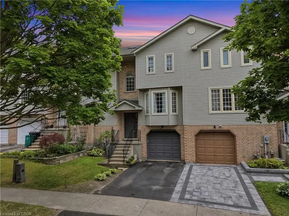 692 Grange Cres, Waterloo, ON N2T 2L8