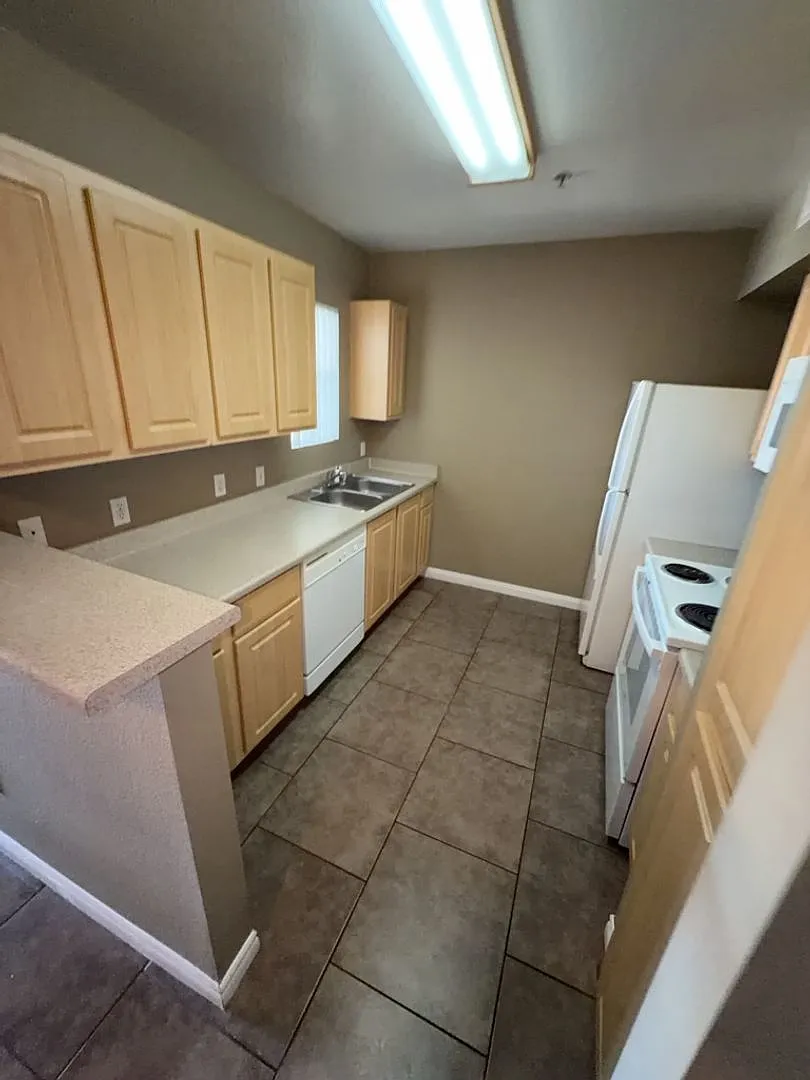 *2 Weeks Free Rent For Qualified Applicants With Immediate Move In*Cozy Condo, Community Offers C... — Photo 4