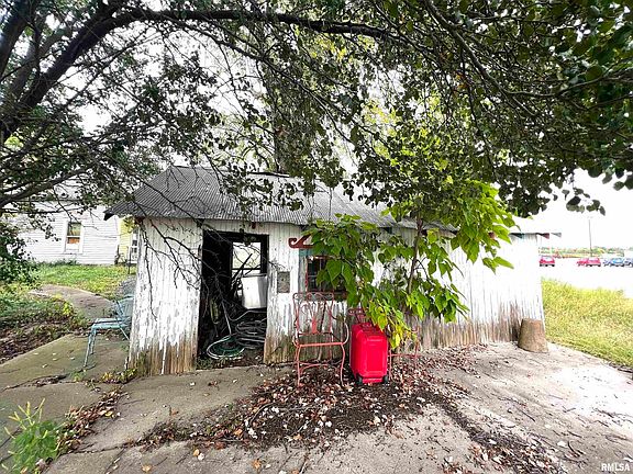 3rd image of 5707 E State Highway 15