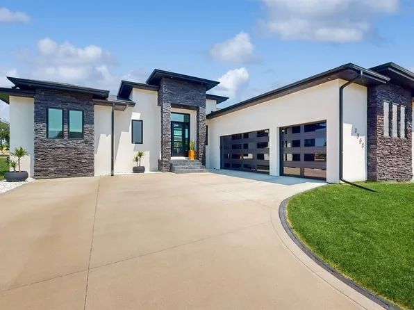 3055 Jackpine Dr, Waukee, IA 50263