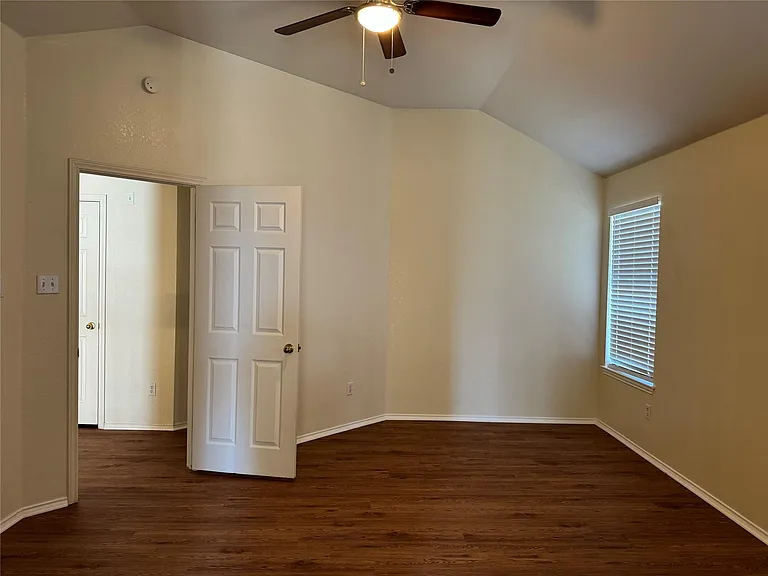 414 Darkwoods Dr — Photo 13