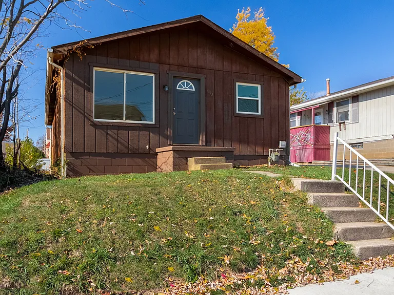 1143 Ardmore Ave SW — Photo 4