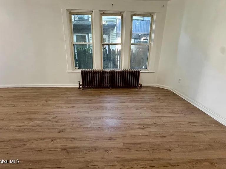 495 Morris St — Photo 14