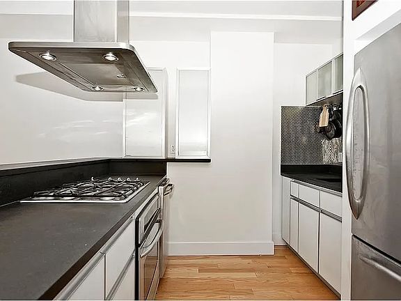 3rd image of 4427 Purves St APT 7F