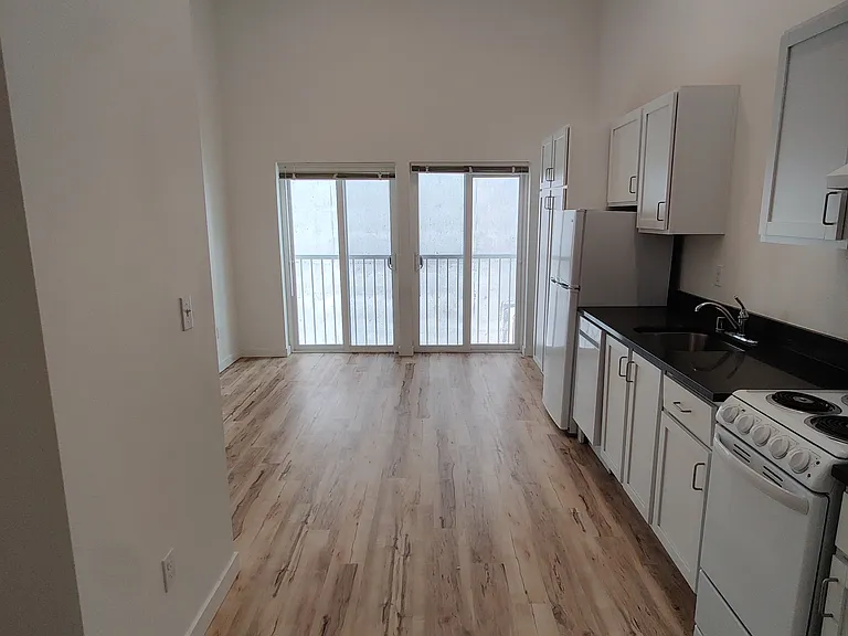 Russo Apartments — Photo 34