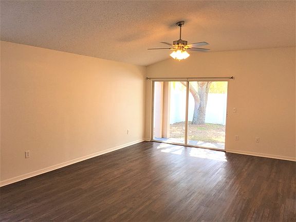 3rd image of 4310 Country Hills Blvd