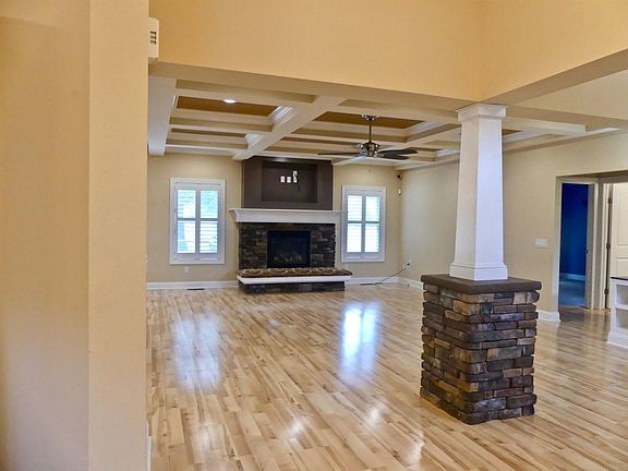 5th image of 304 N Redwing Ct