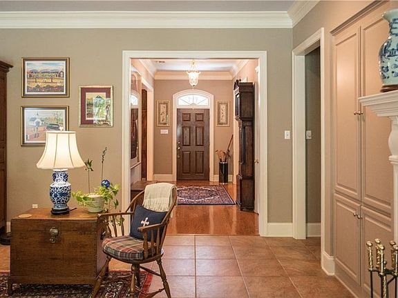 4th image of 207 Forest Oaks Dr