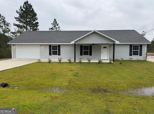 1141 Black Hawk Dr, Waynesville, GA 31566