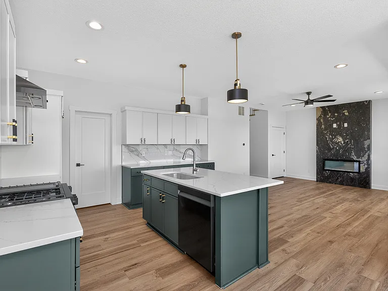 1100 NW Sproul Dr — Photo 8