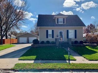 418 E Main St, New London, IA 52645