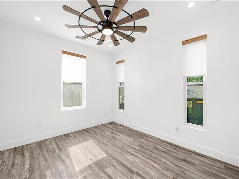 1871 Dyer Cir — Photo 27