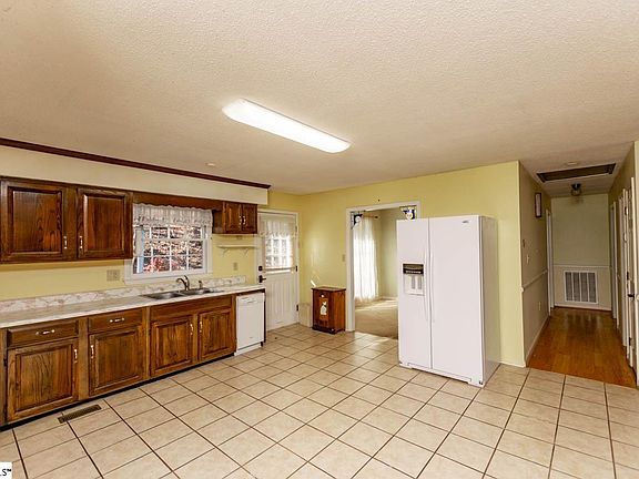 4th image of 300 Alta Vista Cir