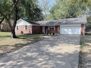 207 Navajo Dr, Searcy, AR 72143