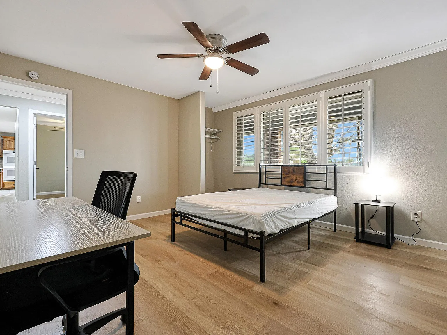 4 bed, 3.0 bath, 2400 sqft, $940 — Photo 2