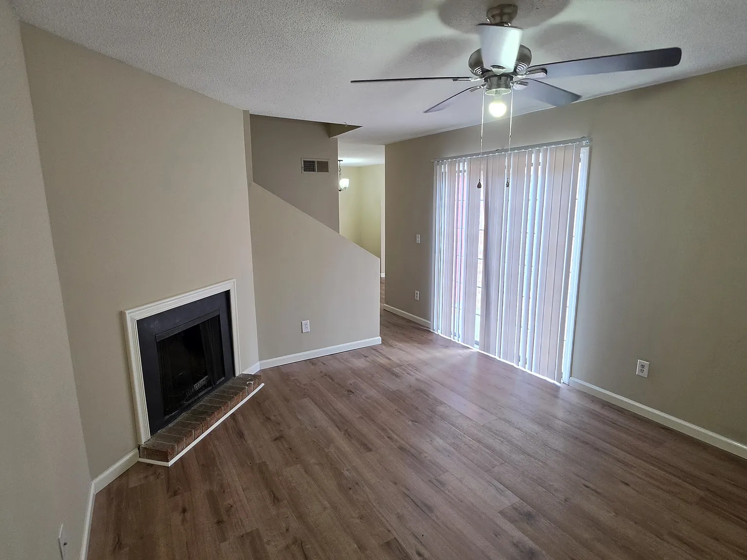 2 bed, 1.5 bath, 1144 sqft, $1,300 — Photo 2