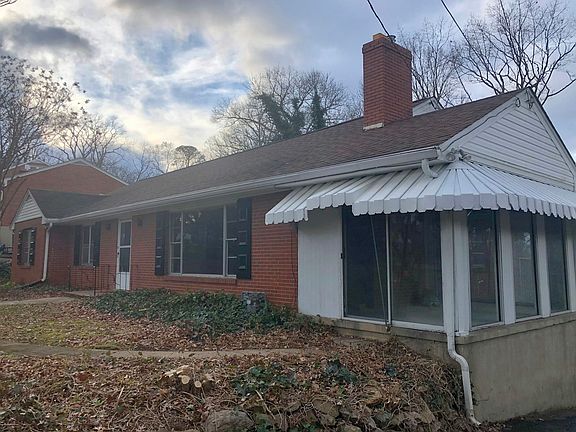 Sunroom, right front