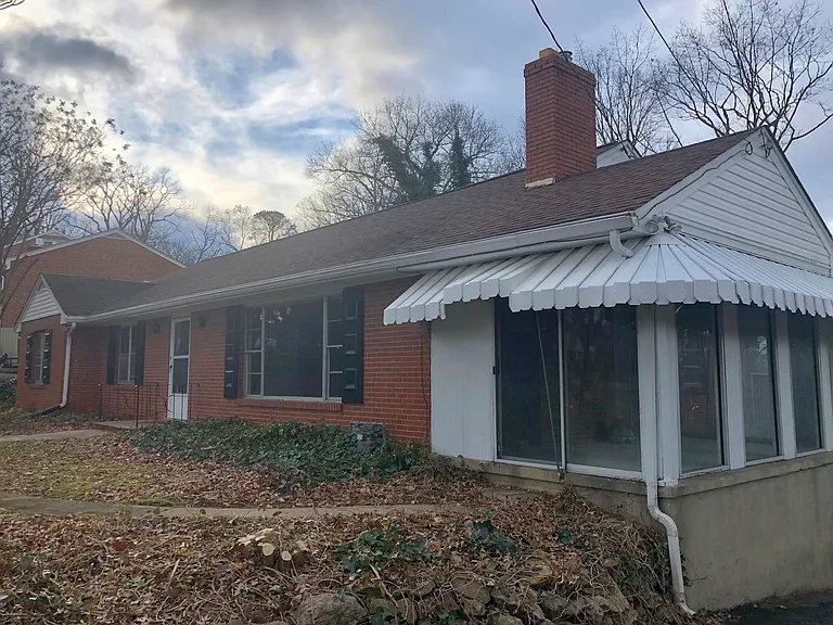 Sunroom, right front