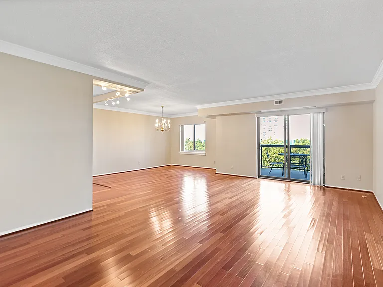 8370 Greensboro Dr #1004 — Photo 3