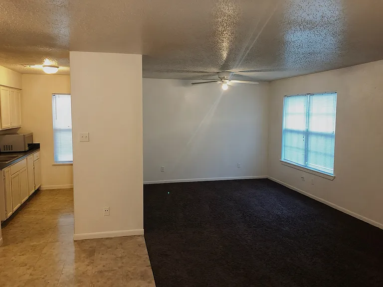 1401 Pryor Pl — Photo 2
