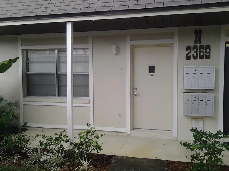 Walton Cir — Photo 2