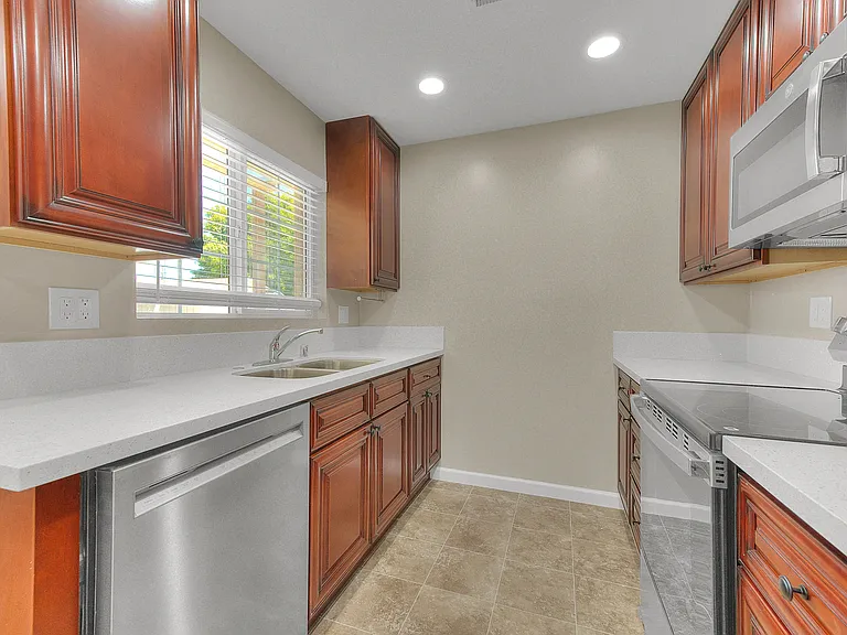 24600 Cypress St #24600A — Photo 22
