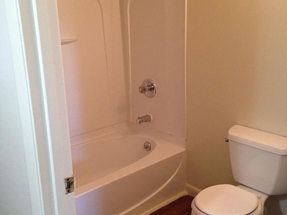 5th image of 2511 Woodhill Dr APT 1