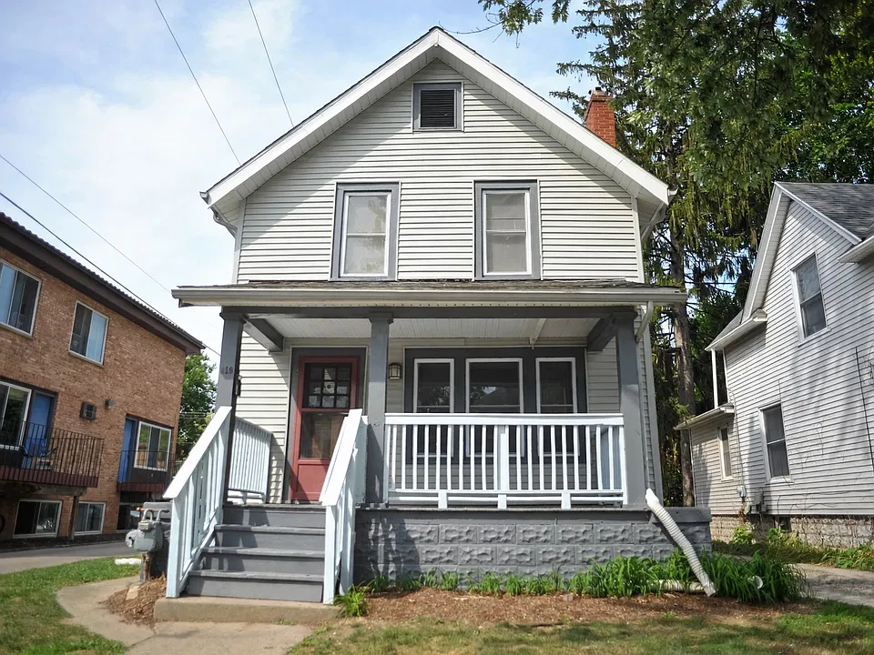 419 Benjamin St