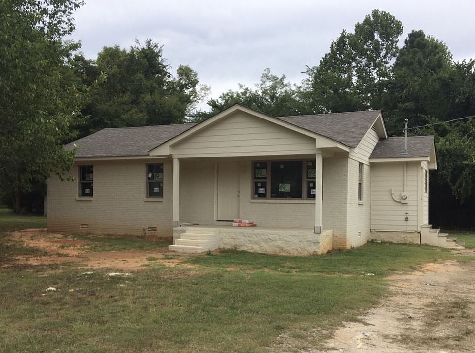 2nd image of 160 Central Dr