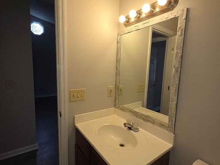 309 E Spruce St — Photo 9