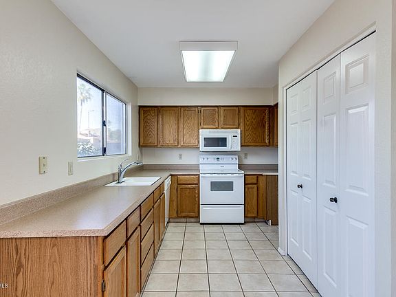 3rd image of 10954 E Yucca St