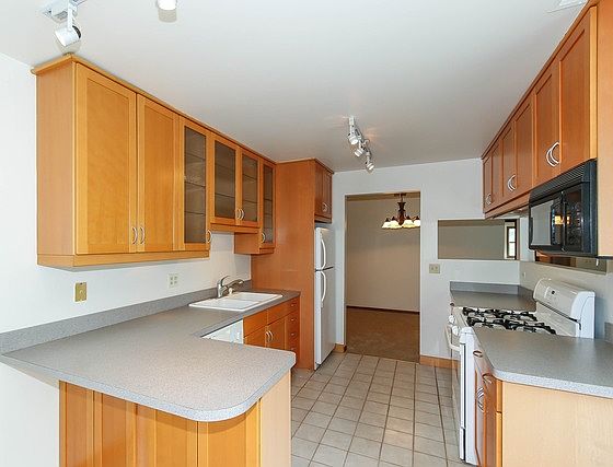 2nd image of 240 Winnsboro Ct