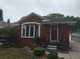 25315 Ursuline St, Saint Clair Shores, MI