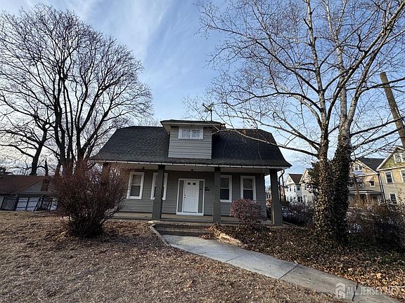 3rd image of 86 Harvey St