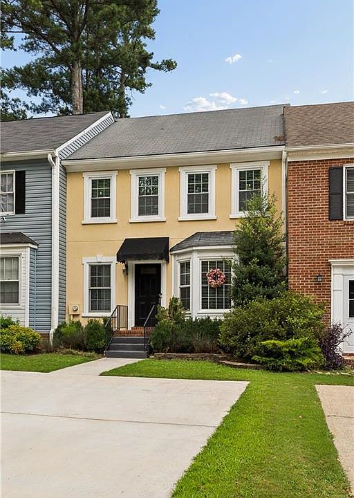 1st image of 565 Salem Woods Dr SE