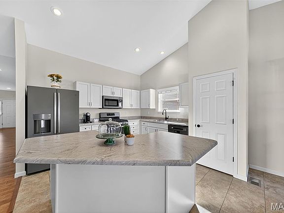 5th image of 439 Dusty Brook Dr